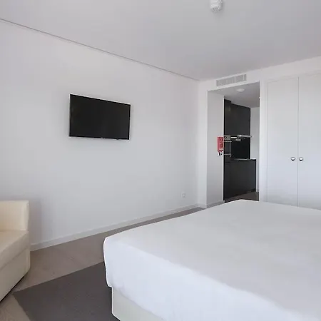 Отель Evolutee Обидуш